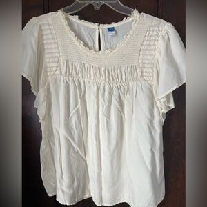 Women’s Old Navy flutter sleeve smock top. Medium Short sleeve Cream, EUC.